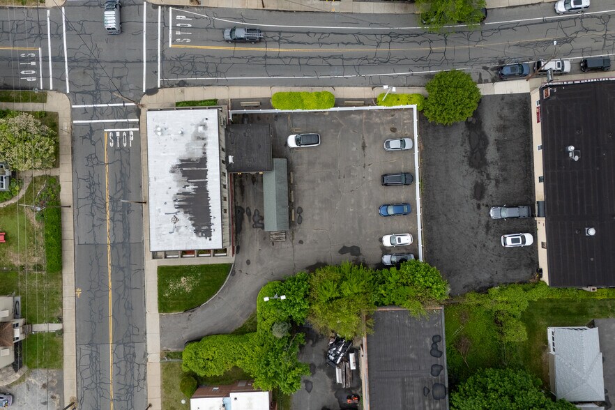 More Photos Of 119 Winsor St, Ludlow Office For Sale