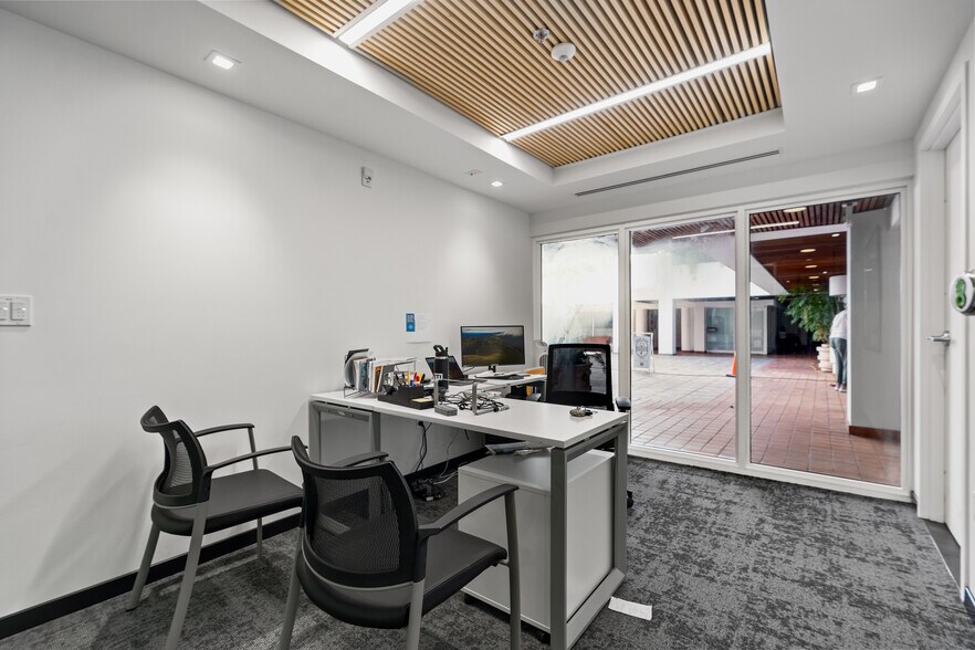 More Photos Of 2801 Florida Ave, Miami Apartments For Lease