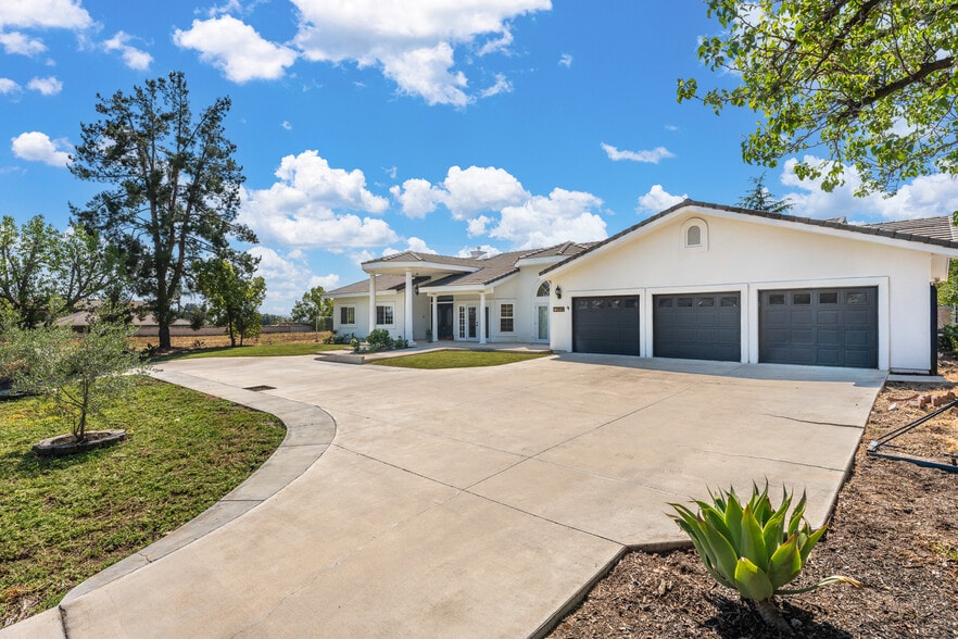 More Photos Of 12908 South Ln, Redlands Healthcare For Sale