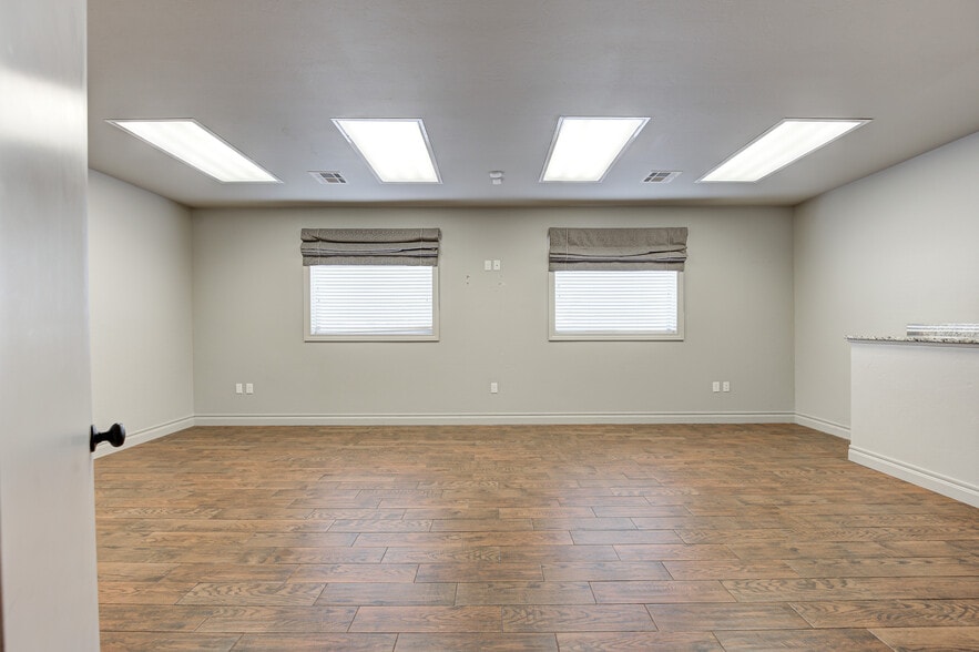 More Photos Of 450 E Main St, Yukon Religious Facility For Sale
