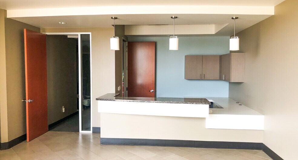 More Photos Of 7010 N Palm Ave, Fresno Freestanding For Lease
