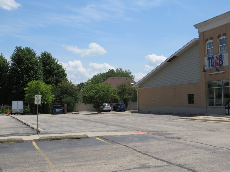 More Photos Of 24725 W Eames St, Channahon Veterinarian Kennel For Sale
