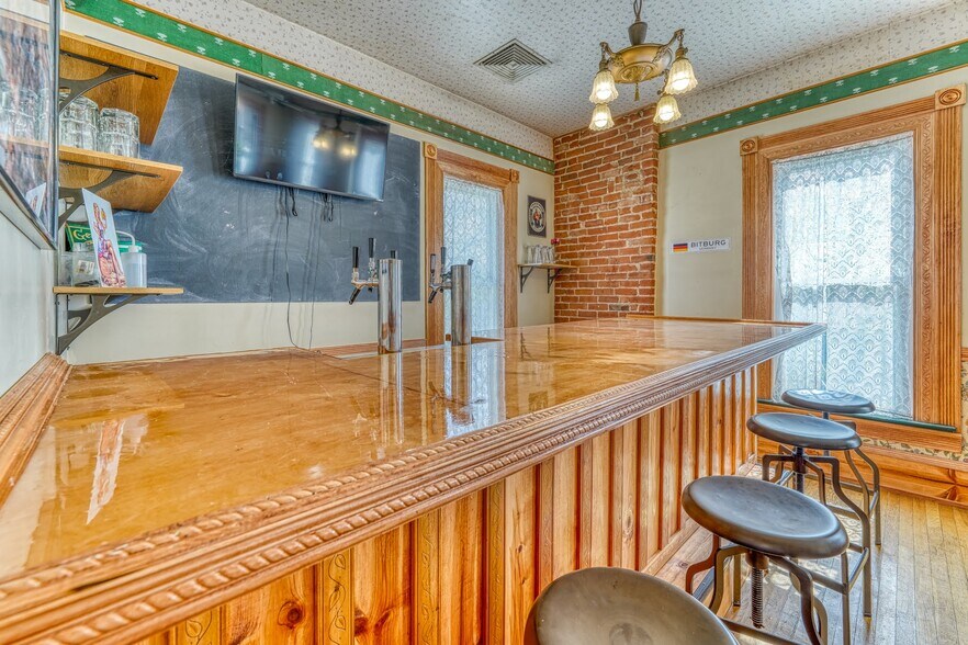 More Photos Of 512 Royal Gorge Blvd, Canon City Restaurant For Sale