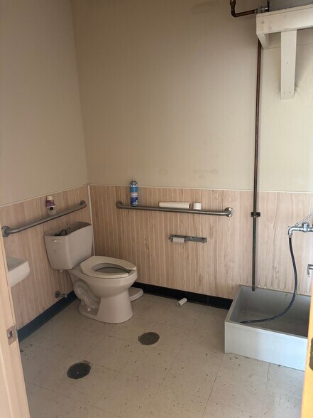 More Photos Of 841 Broadmeadow Rd, Rantoul Flex For Lease