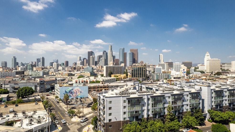 More Photos Of 805 Traction Ave, Los Angeles Showroom For Lease