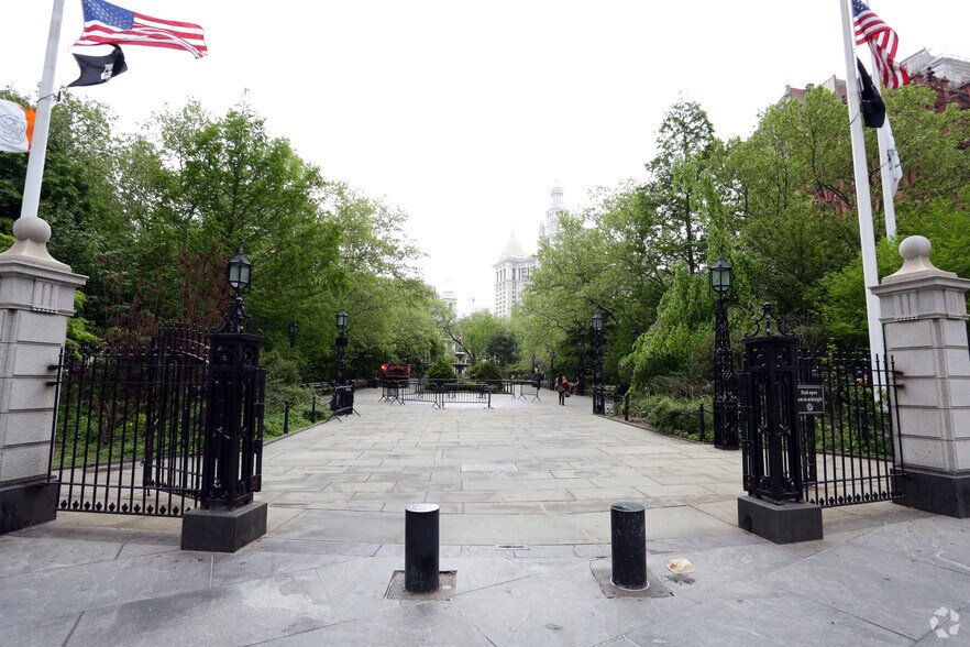 More Photos Of 26 Vesey St, New York Storefront For Lease