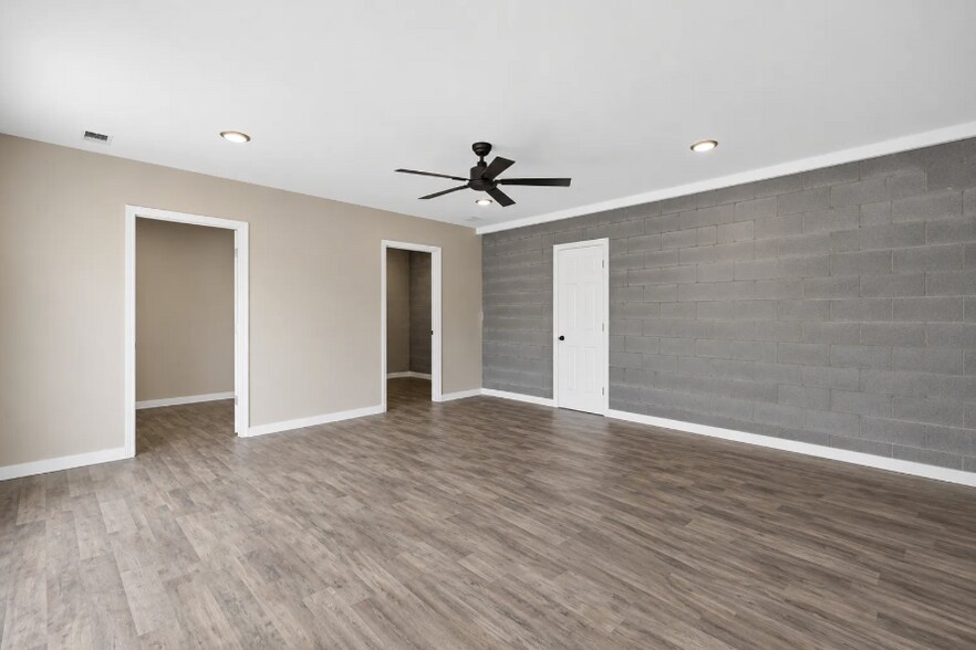 More Photos Of 3102 Oaks Rd, New Bern Warehouse For Lease