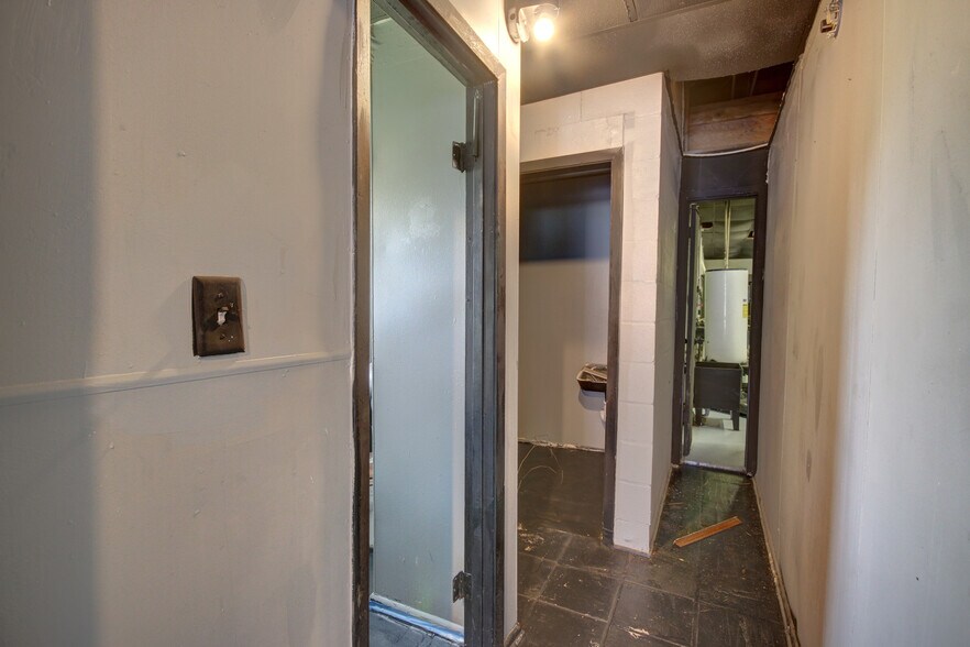 More Photos Of 1916 Cedar Dr, La Marque Restaurant For Lease