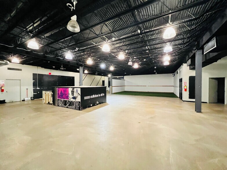 More Photos Of 183 S Broadway, Hicksville Office For Lease