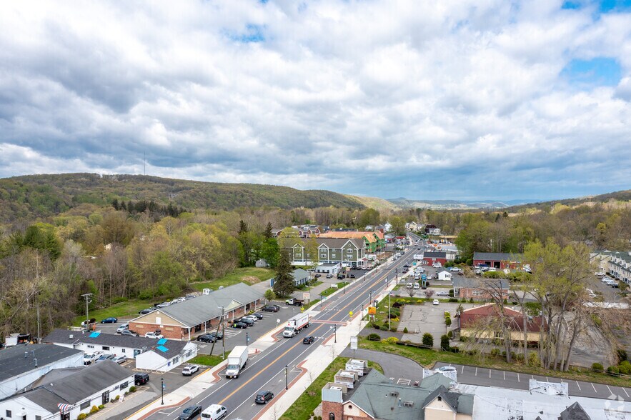 More Photos Of 782 Federal Rd, Brookfield Unknown For Lease