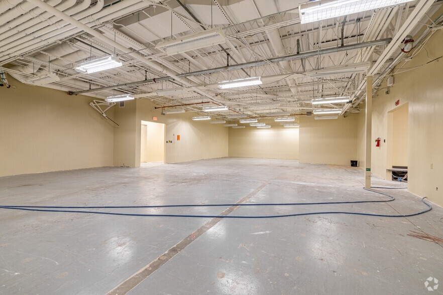 More Photos Of 2947 Executive Blvd, Mesquite Manufacturing For Sale