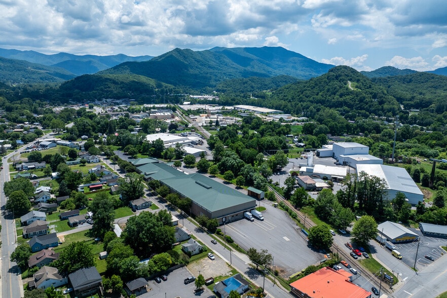 More Photos Of 172 Riverbend St, Waynesville Manufacturing For Lease