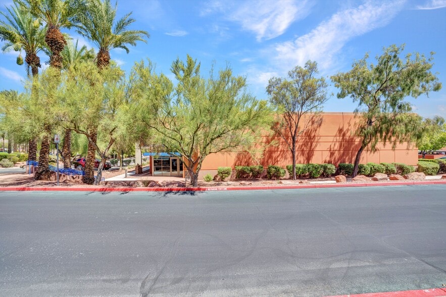 More Photos Of 900 S Pavilion Center Dr, Las Vegas Office For Sale