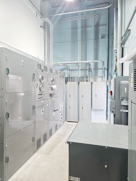 More Photos Of 1140 Commerce Center Dr, Lancaster Loft Creative Space For Sale