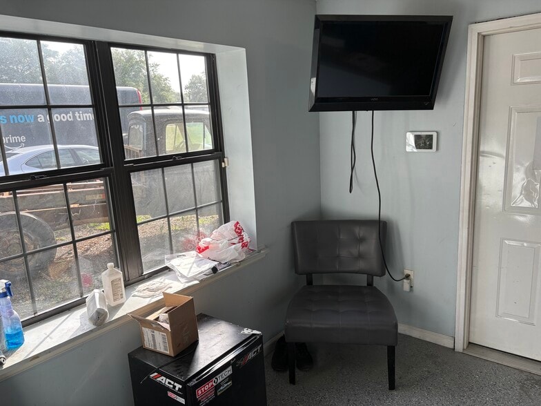 More Photos Of 2680 US Highway 80, Bloomingdale General Retail For Sale