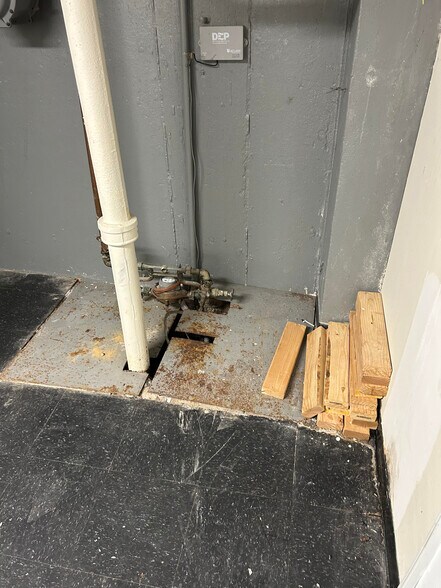 More Photos Of 4011 Hylan Blvd, Staten Island Storefront For Sale