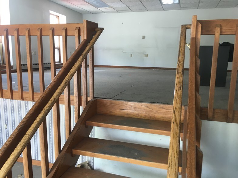 More Photos Of 615 Front St, Whitehall Service For Lease