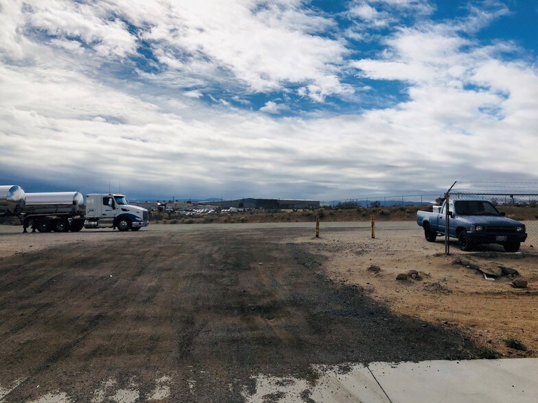 More Photos Of 17105 Darwin Ave, Hesperia Contractor Storage Yard For Lease