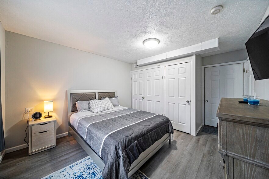 More Photos Of 6037 Lake Rd W, Ashtabula Apartments For Sale