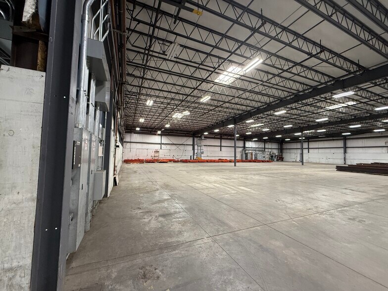 More Photos Of 111 Braley Rd, East Freetown Warehouse For Lease