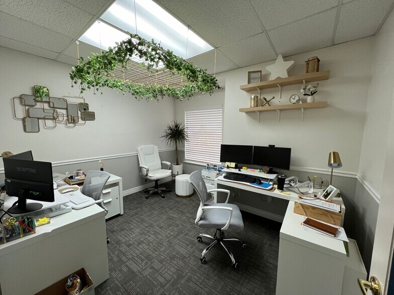 More Photos Of 9131-9133 S Monroe Plaza Way, Sandy Office Residential For Lease