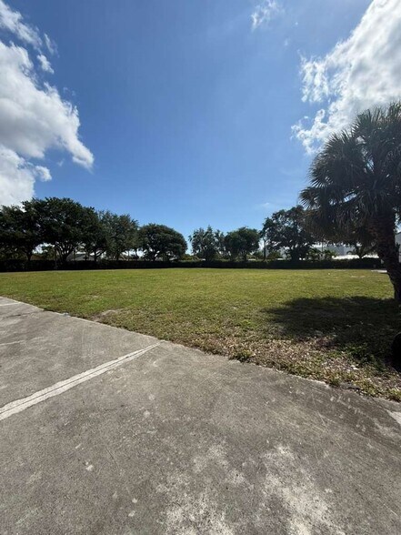More Photos Of 3273 Lake Worth Rd, Palm Springs Land For Lease