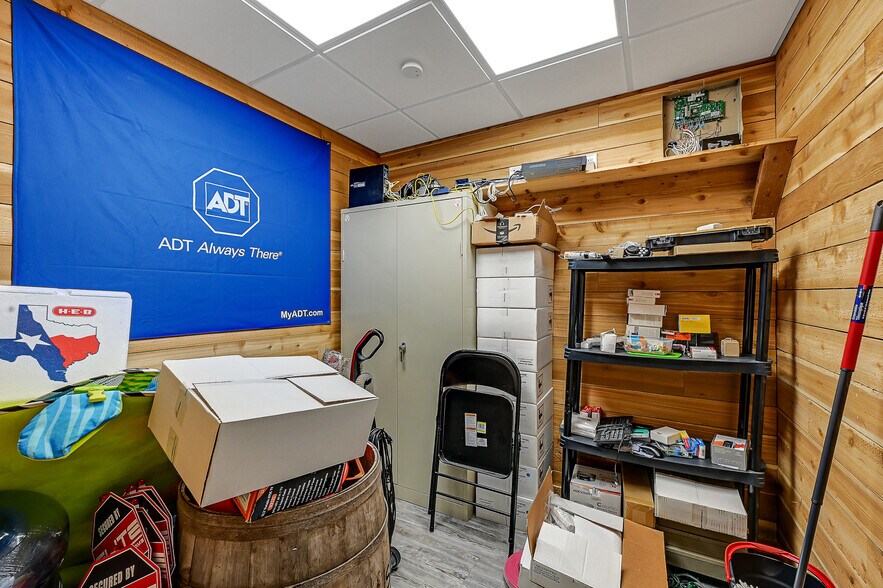 More Photos Of 602 Spencer Hwy, South Houston Medical For Sale