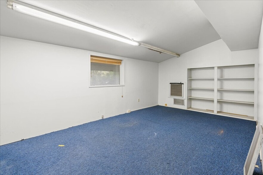 More Photos Of 1001 NE Waldo Rd, Gainesville Office For Sale