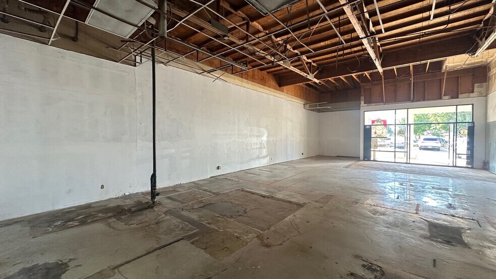 More Photos Of 3000-3096 W Temple Ave, Pomona Freestanding For Lease