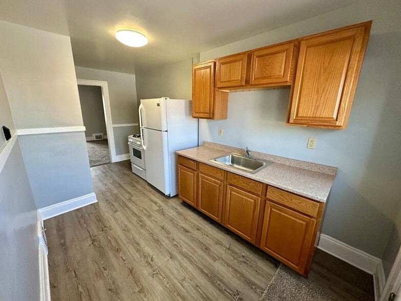 More Photos Of 17020 Madison Ave, Lakewood Flex For Sale