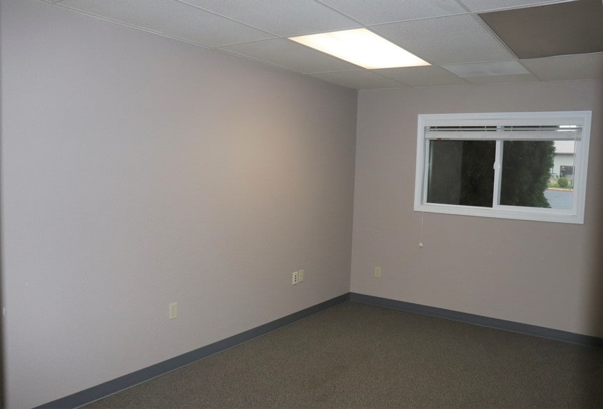 More Photos Of 2316 E Portland Rd, Newberg Storefront Retail Office For Sale