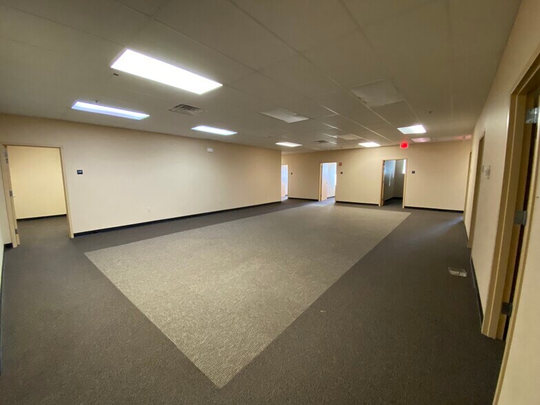 More Photos Of 3250 Robertson Rd, Tyler Office For Lease
