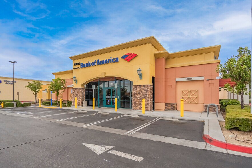 More Photos Of 19095 Bear Valley Rd, Apple Valley Bank For Sale