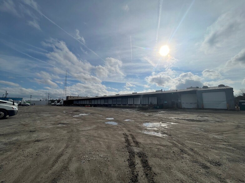 More Photos Of 5578 Sabre Rd, Norfolk Truck Terminal For Lease