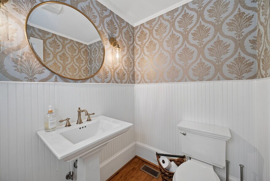 More Photos Of 2037 Grayson Hwy, Grayson Office For Sale