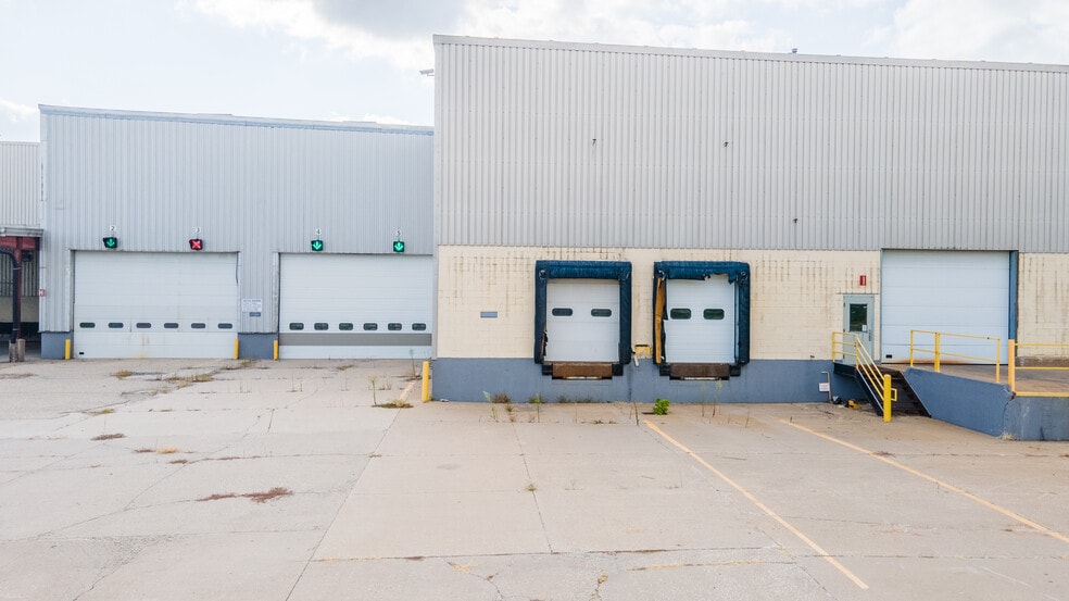 More Photos Of 510 E Agency Rd, West Burlington Manufacturing For Sale