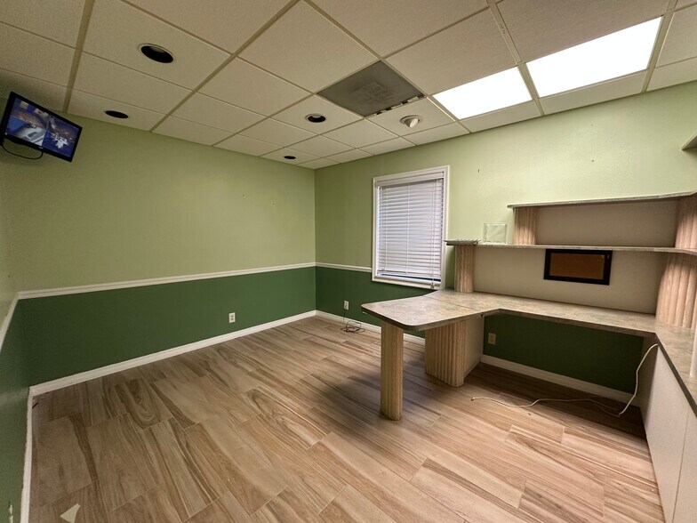 More Photos Of 7800 W Oakland Park Blvd, Sunrise Medical For Sale