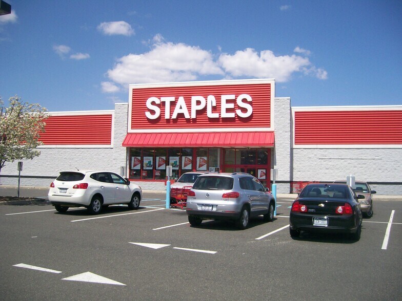 More Photos Of 43 Hutton Ave, Nanuet Unknown For Lease