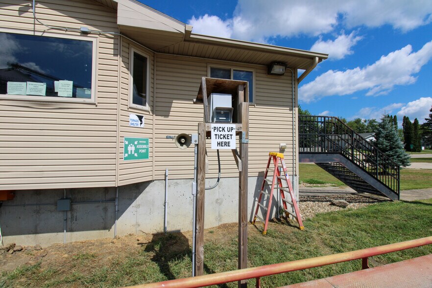 More Photos Of 107 8th Ave SW, Kasson Specialty For Sale