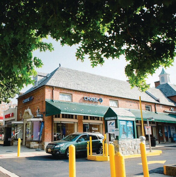 More Photos Of 3501-3529 Connecticut Ave NW, Washington Unknown For Lease