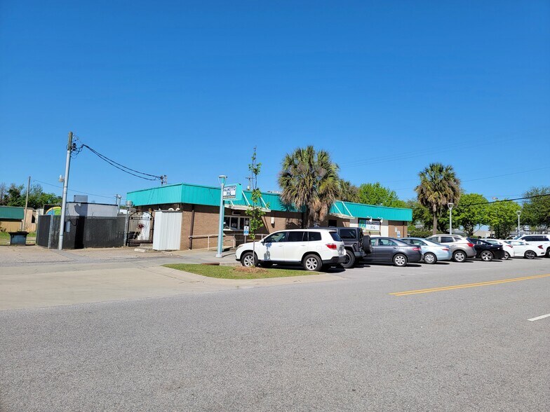 More Photos Of 530 Devine St, Columbia Restaurant For Sale