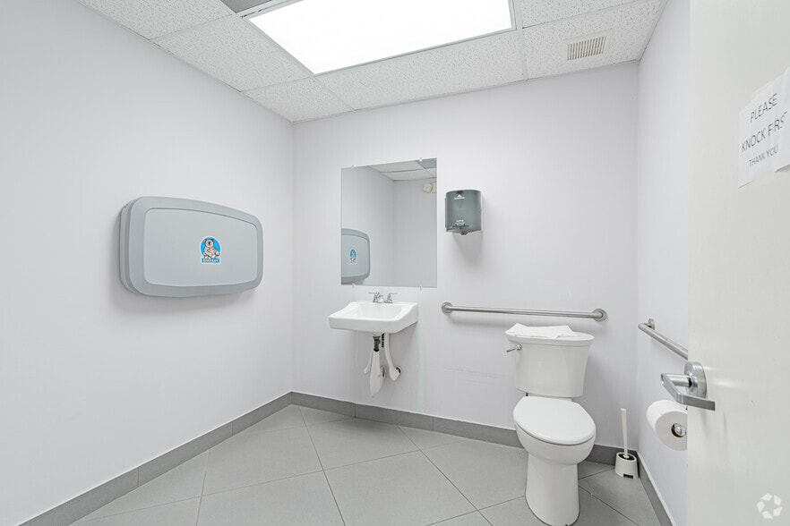 More Photos Of 1201-1221 S Powerline Rd, Pompano Beach Freestanding For Lease