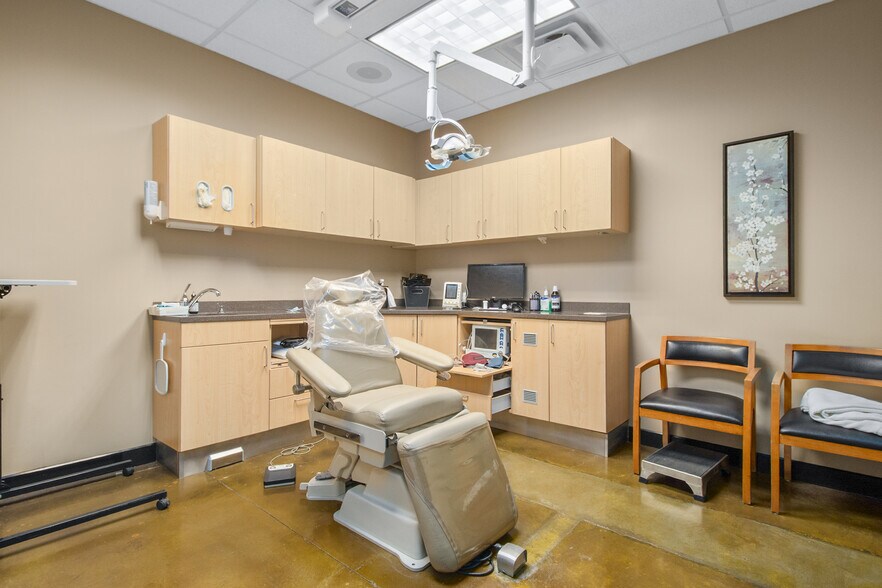 More Photos Of 200 City Hill Dr, London Medical For Sale