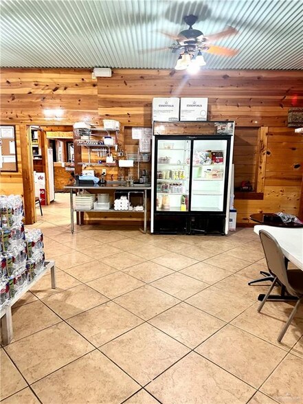 More Photos Of 214 E Chimney Rd, Mission Restaurant For Sale