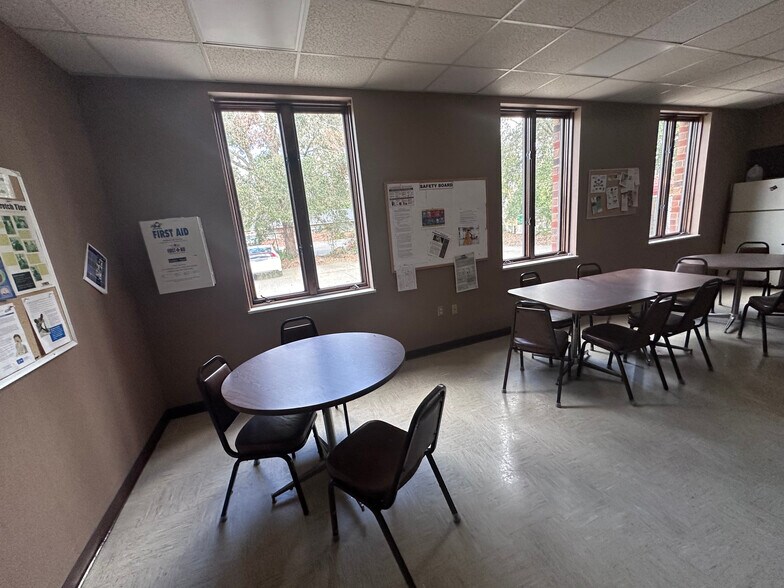 More Photos Of 201 N Troup St, Valdosta Office For Sale