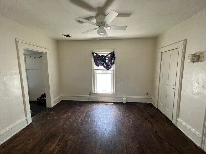 More Photos Of 1208 W White Oak St, Independence Apartments For Sale