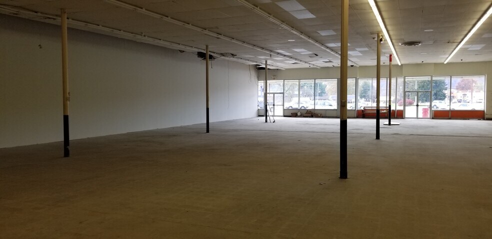 More Photos Of 423-507 Washington St, Ravenswood Storefront For Lease