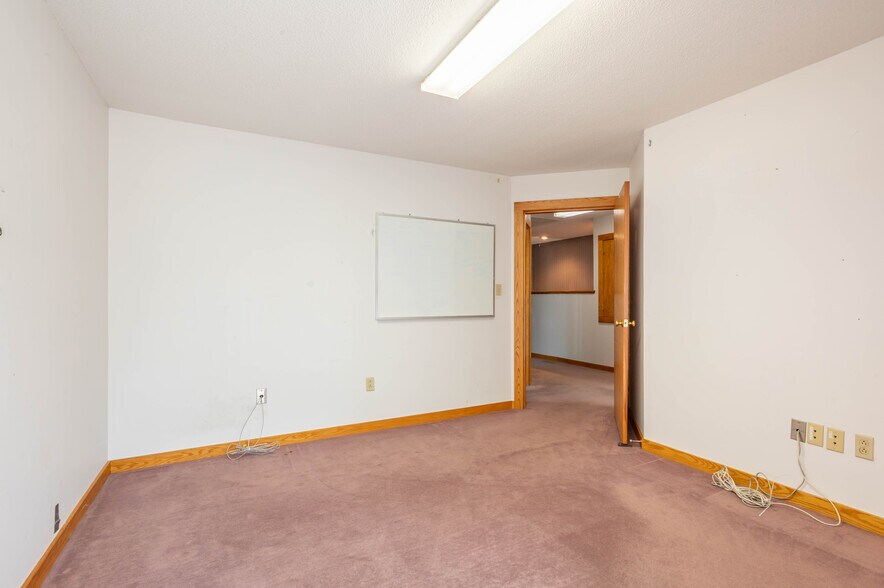 More Photos Of 74 Northeastern Blvd, Nashua Medical For Sale