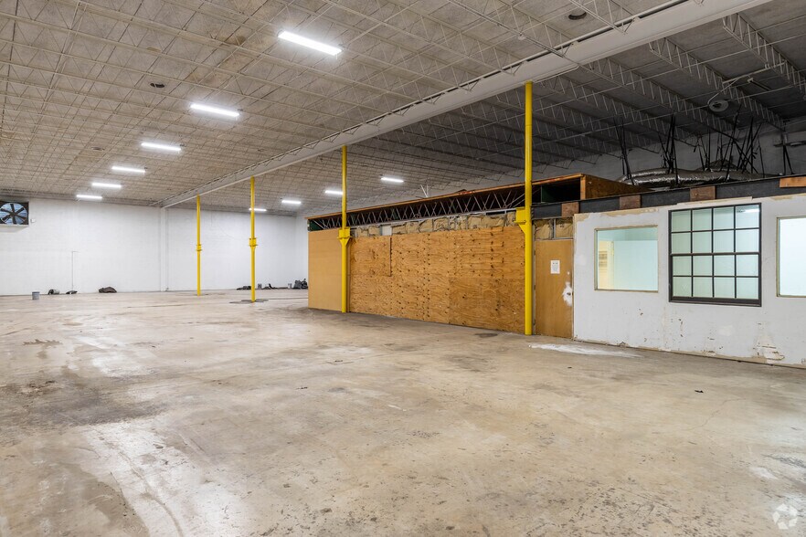 More Photos Of 4120-4132 NW 10th Ave, Fort Lauderdale Warehouse For Lease