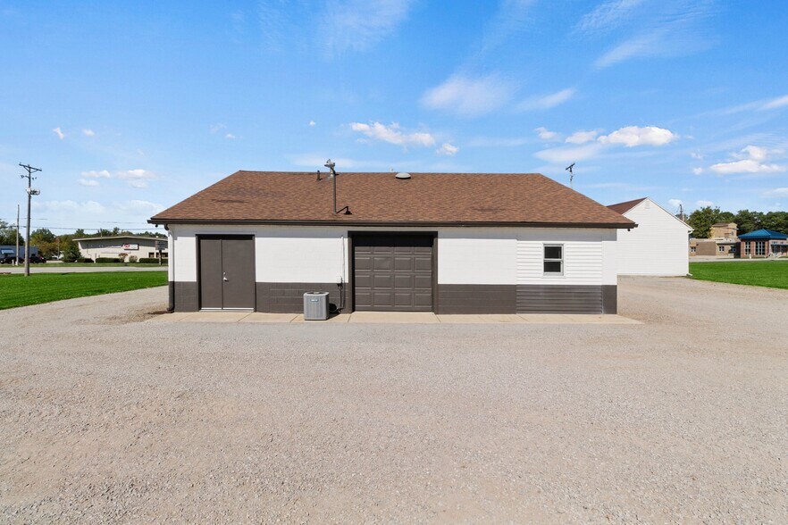 More Photos Of 1712-1714 Findlay Rd, Lima Office For Lease